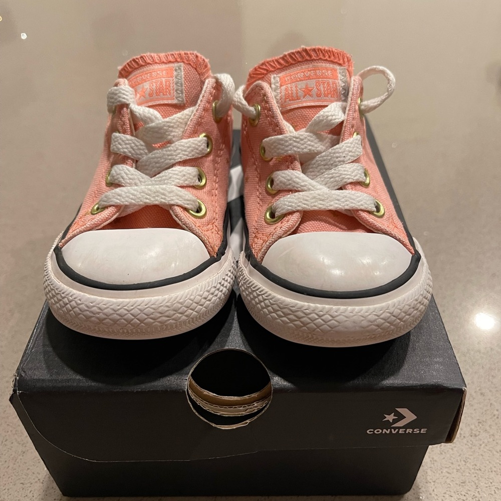 Converse pink size 5